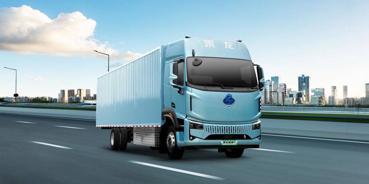 乘龙翼威5以绿色智能之姿，荣膺'意见领袖'快递快运创富桂冠