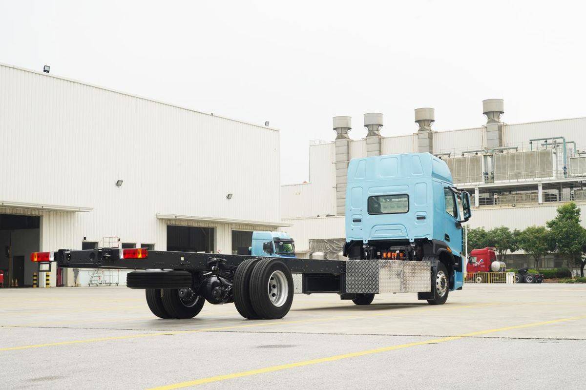 乘龙翼威5以绿色智能之姿，荣膺'意见领袖'快递快运创富桂冠