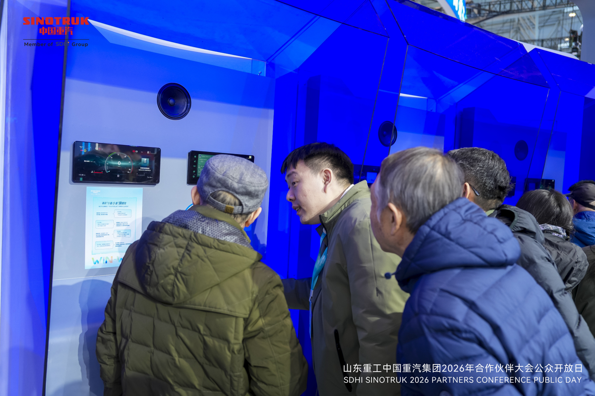 当重卡遇见童心!中国重汽在下一代心中点燃了创新的火种一扇向‘家人’敞开的门:国际范儿中国重汽的温度与认同