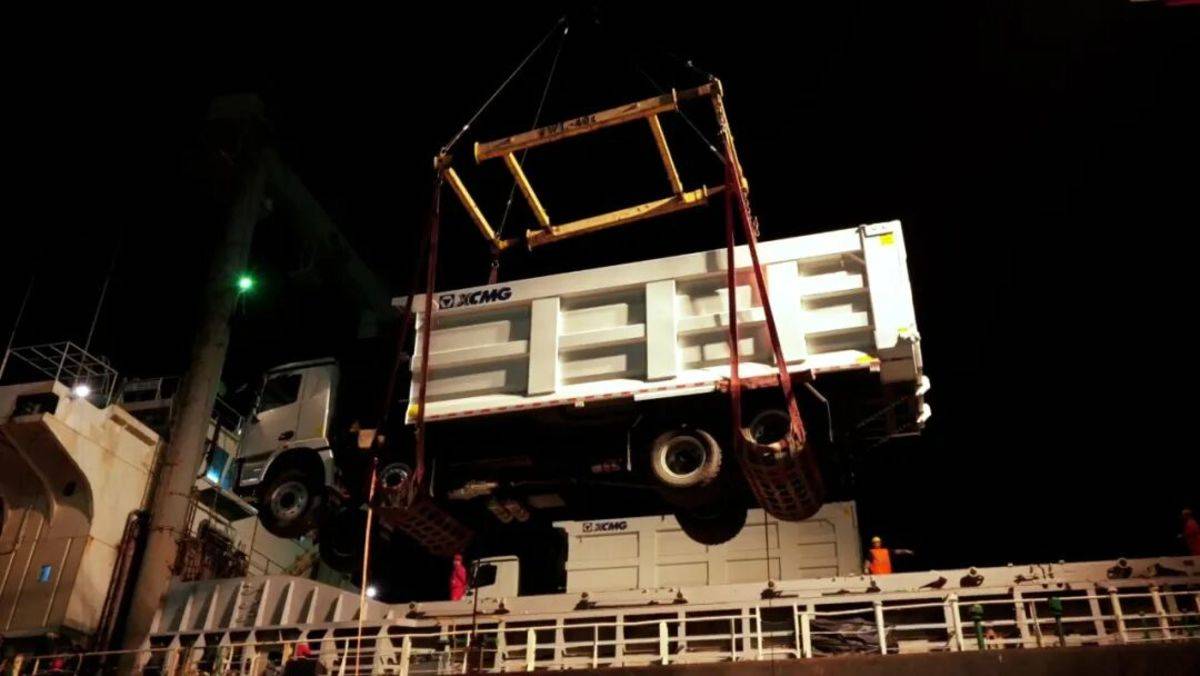 开门红 | 百台徐工纯电动自卸车破浪出海!