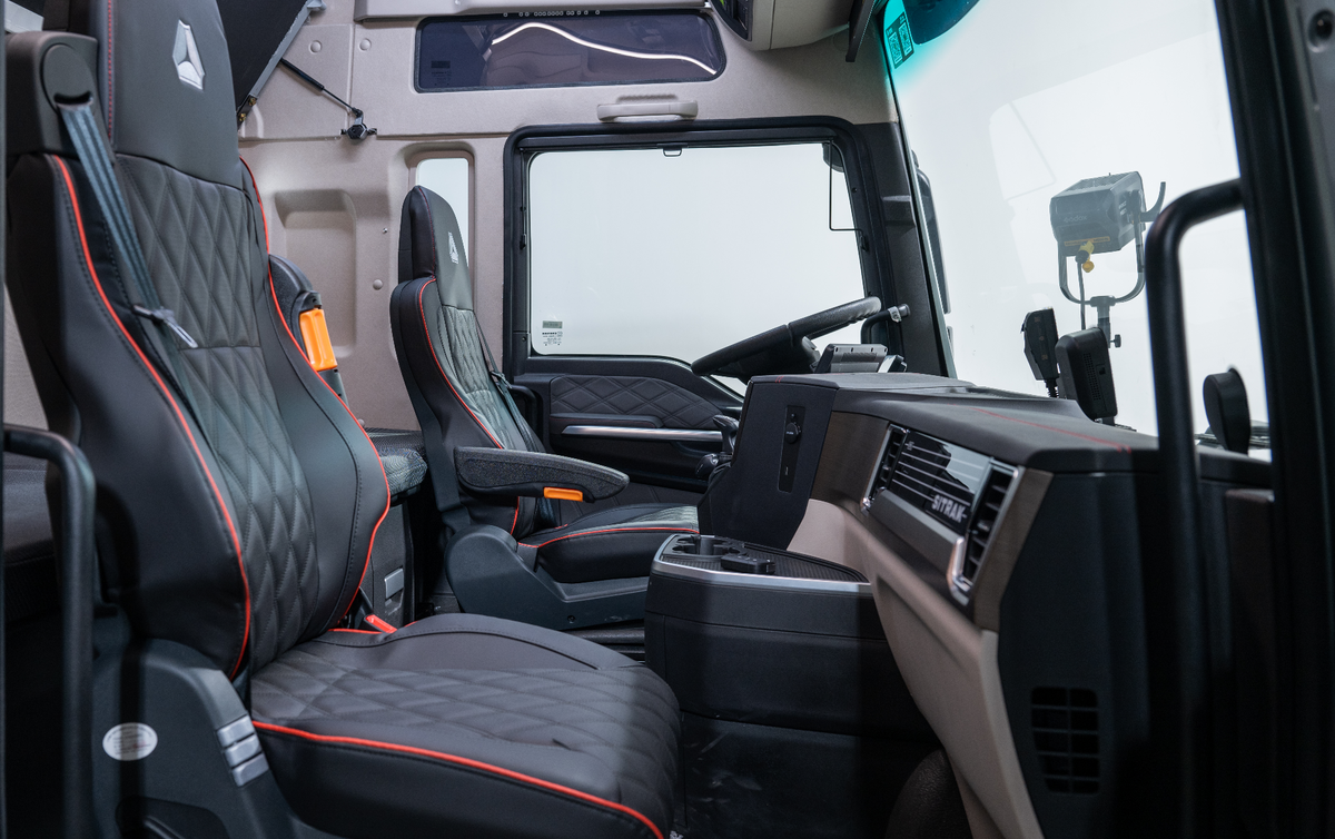 中国重汽汕德卡全新超强大件车稳驭千钧,有实力更有远见!