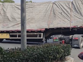 救命神器!终于知道货车板子底下俩支腿的作用了!