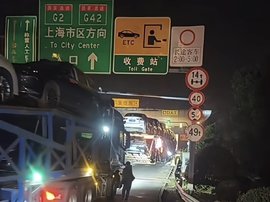 说是不让上 怎么往上海还有这么多违规轿运车？