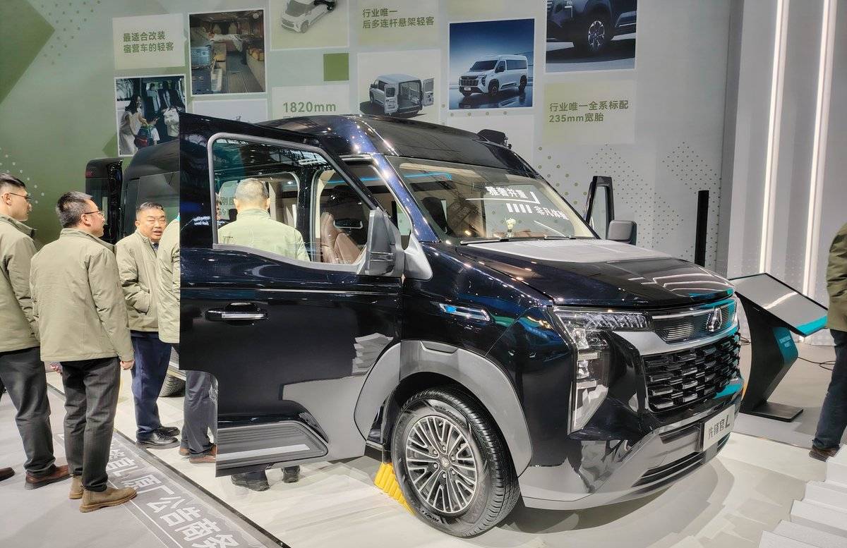 焕新出发,瞩目登场!中国重汽先锋官家族新品正式发布