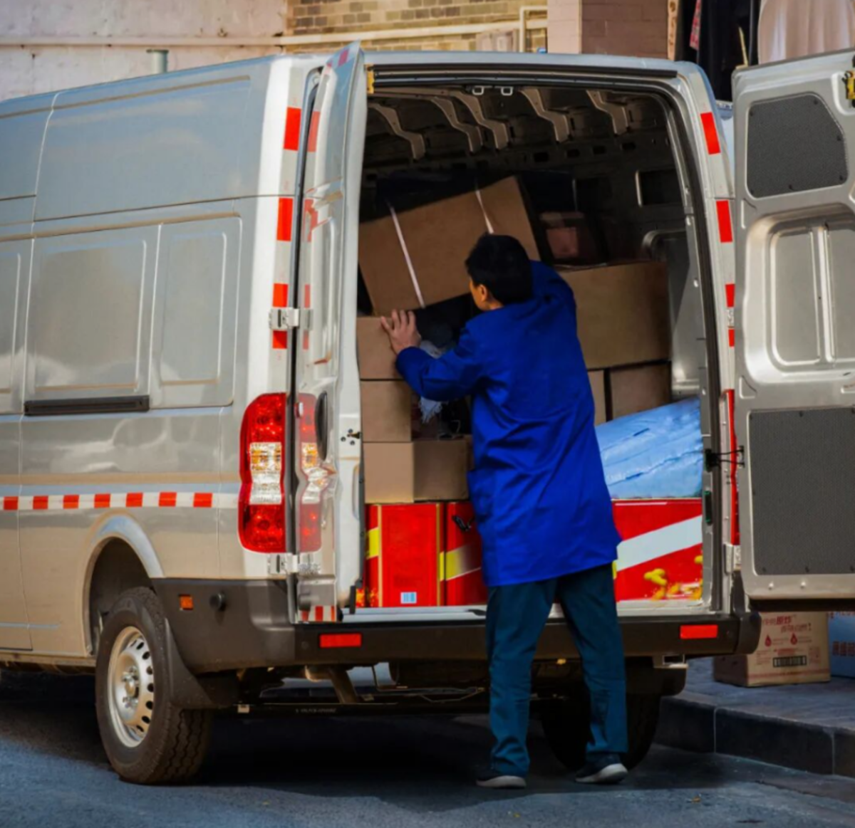 选大空间商用车型,不必犹豫,东风御风V9+值得你优先考虑