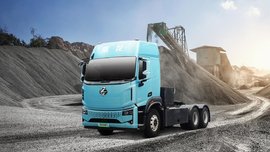 乘龙翼威5纯电牵引车 每公里电耗1.1度 每年多拉赚3万！