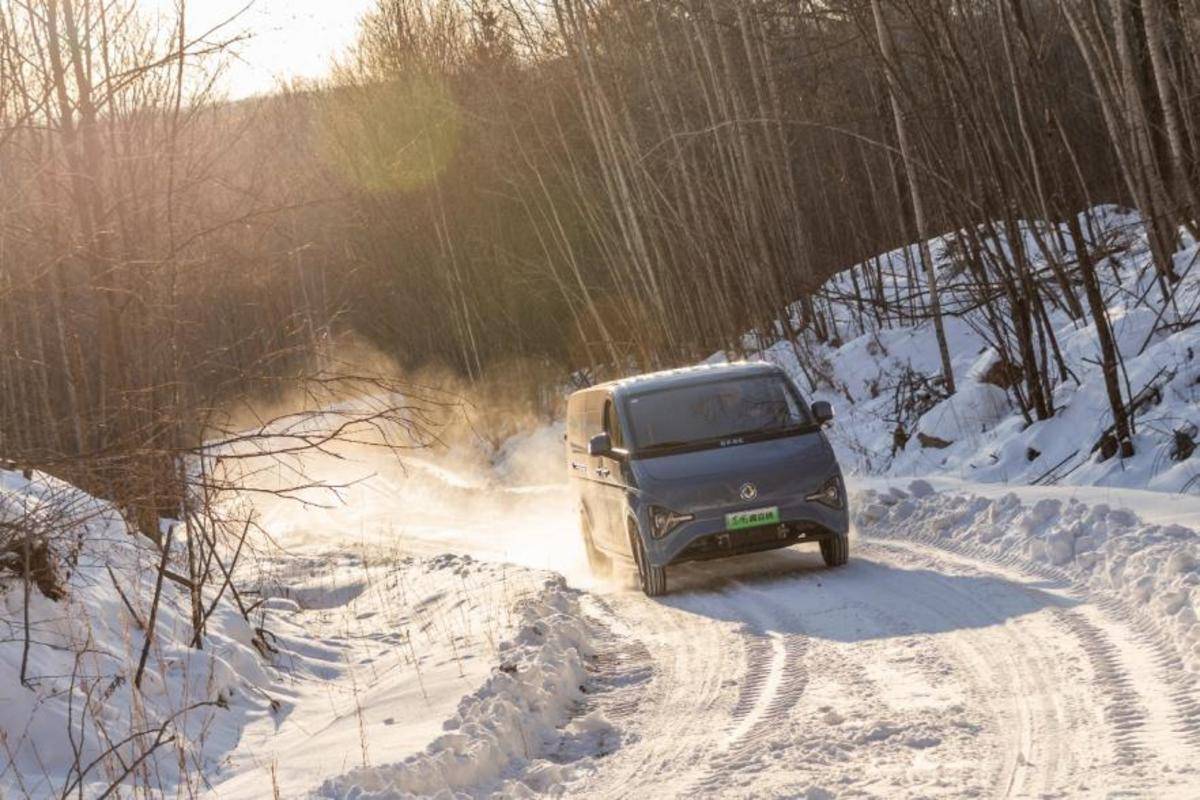 央视镜头直击-21℃极寒战场!东风睿立达完成中汽冬测 破解冻阻难题