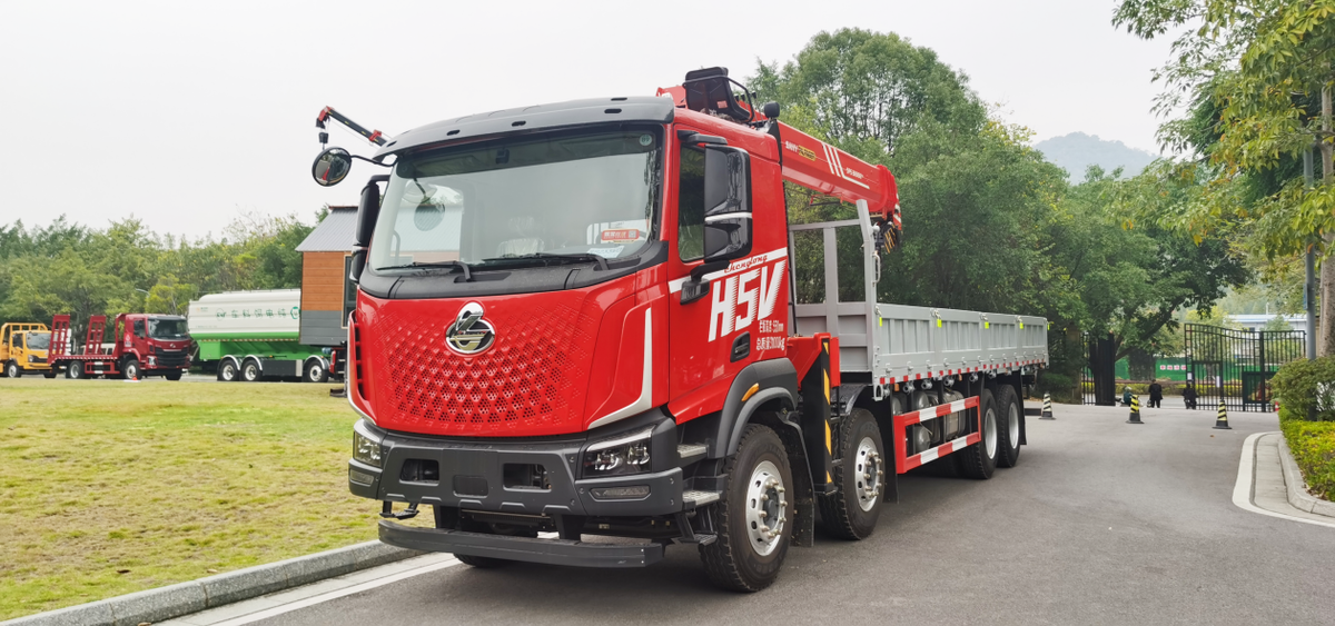 豪华高端 作业神器 乘龙H5V 8x4随车吊 助卡友稳擎创富路图片1