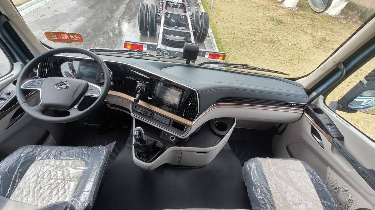 豪华高端 作业神器 乘龙H5V 8x4随车吊 助卡友稳擎创富路IMG20251222152235