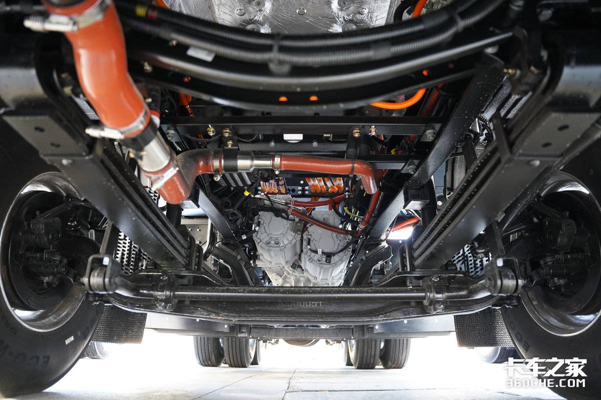 625匹马力 宁德时代600度电池 续航450km 北京重卡蓝梦7平原版发布!