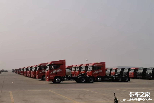 骐骥踏春启新程 惠购解放赢未来——2026无锡众程青岛解放新春乐购会