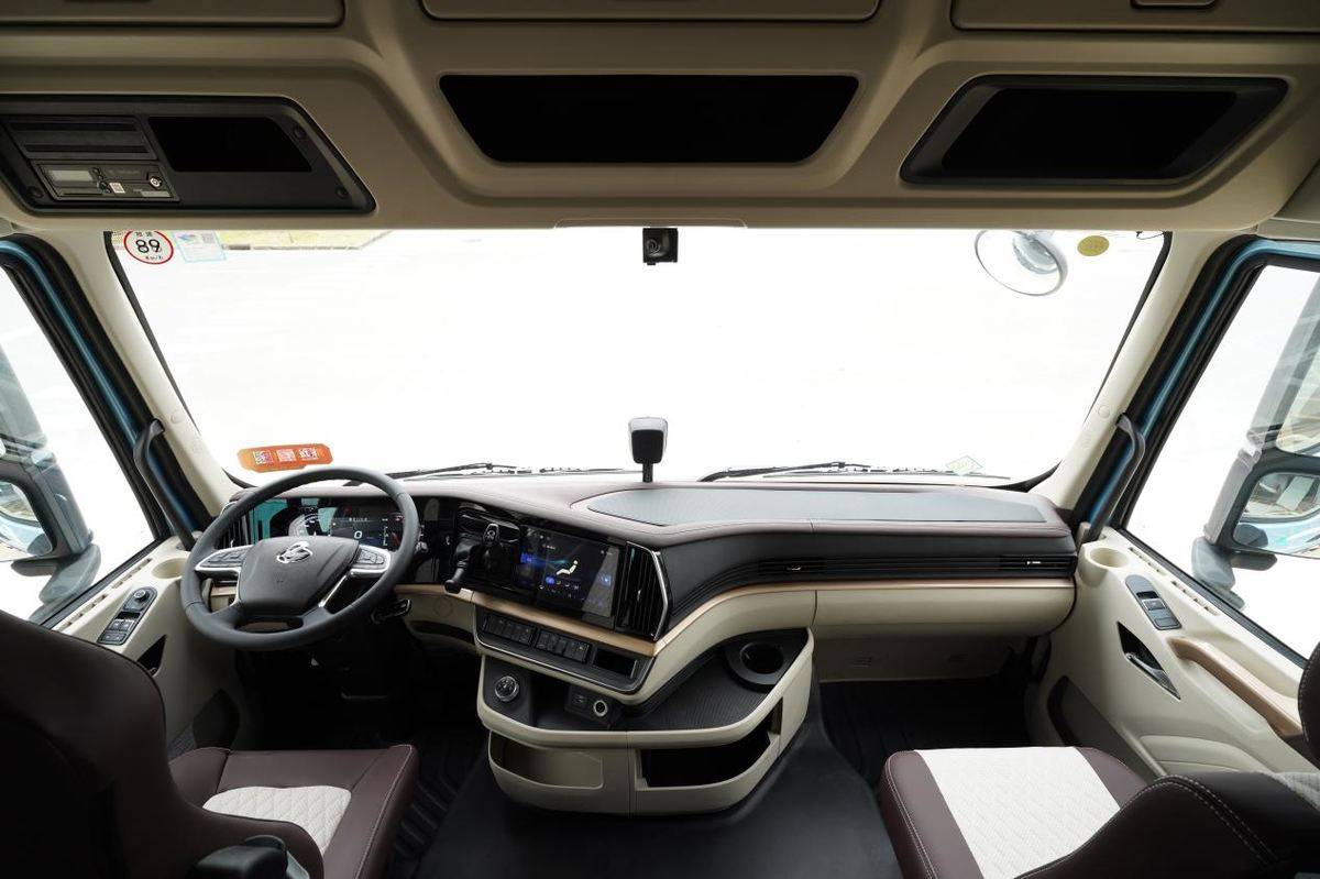 长续航低能耗 乘龙H7 Pro纯电牵引车助您资源运输稳稳赚ZDF00062