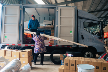 父子八年的运输路 比亚迪轻卡T5如何成为他们移动的办公室?