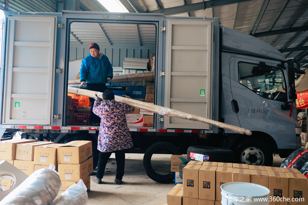 父子八年的运输路 比亚迪轻卡T5如何成为他们移动的办公室？