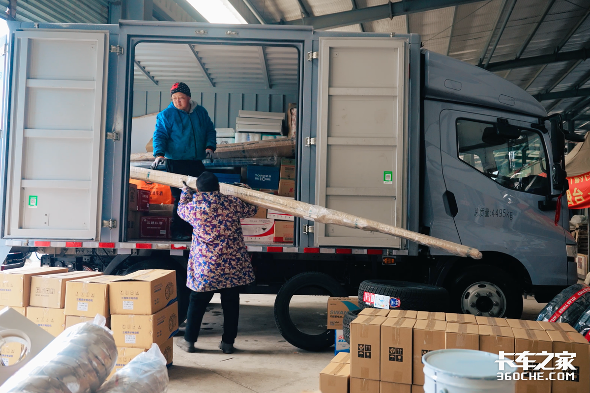 父子八年的运输路 比亚迪轻卡T5如何成为他们移动的办公室?