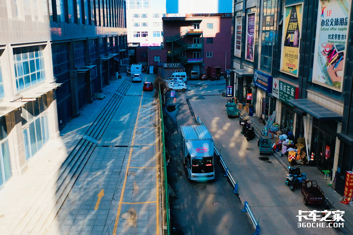 父子八年的运输路 比亚迪轻卡T5如何成为他们移动的办公室?