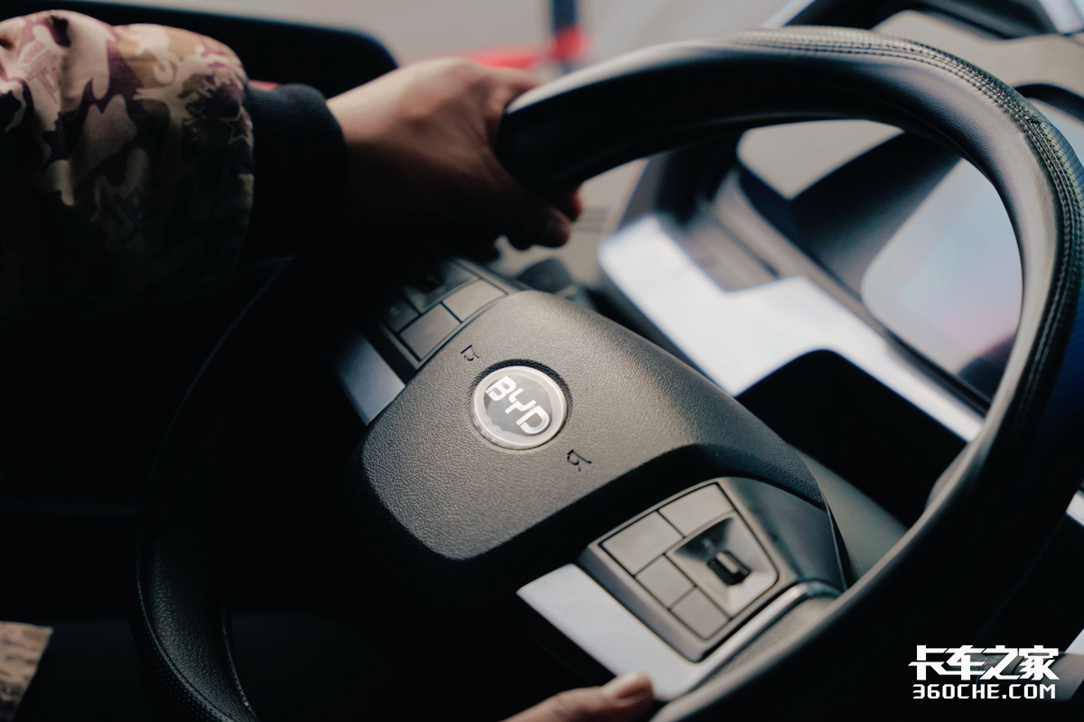 父子八年的运输路 比亚迪轻卡T5如何成为他们移动的办公室?