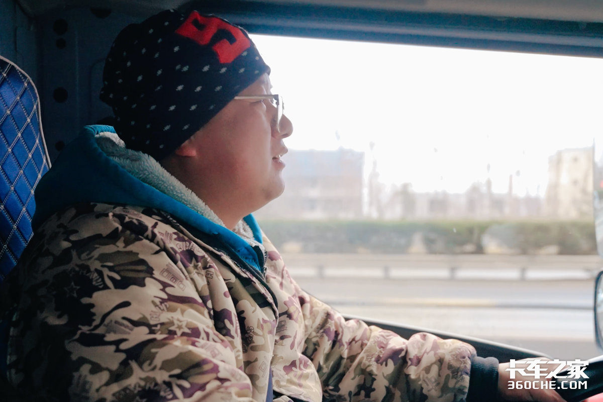 父子八年的运输路 比亚迪轻卡T5如何成为他们移动的办公室?