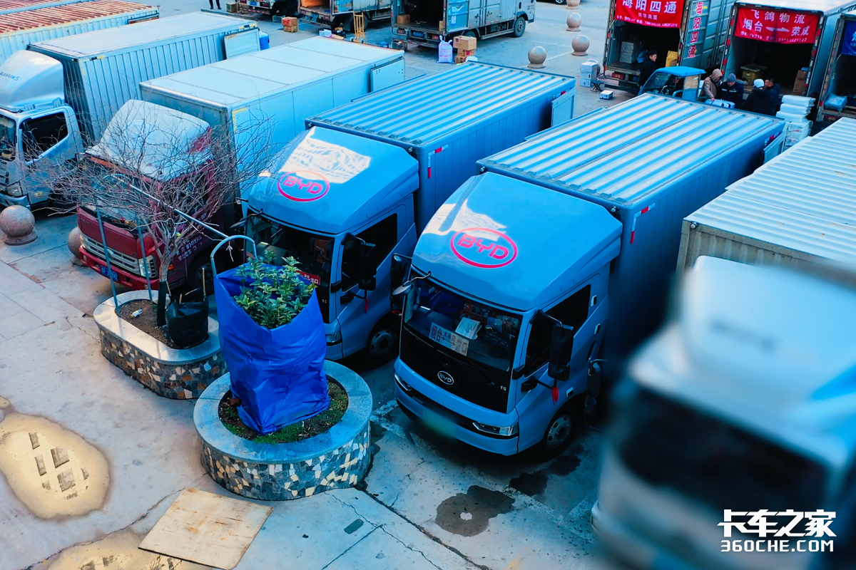 父子八年的运输路 比亚迪轻卡T5如何成为他们移动的办公室?