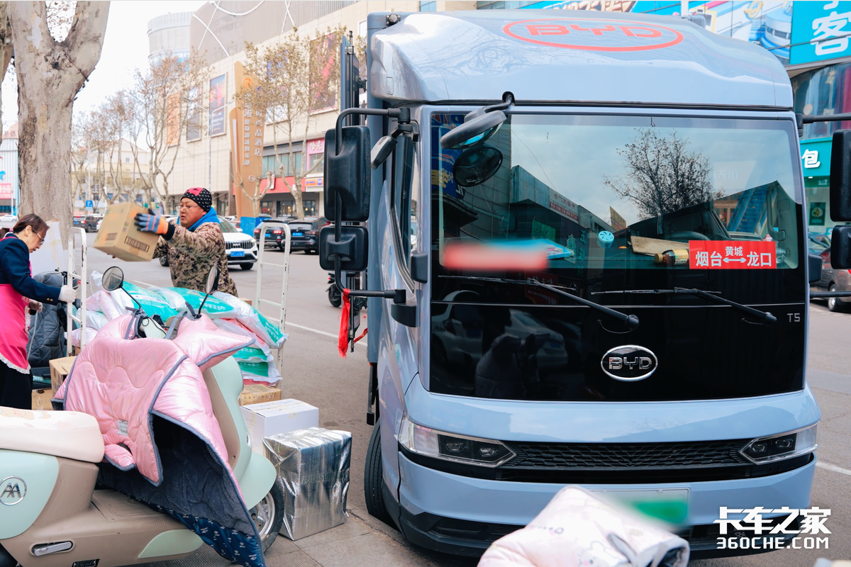 父子八年的运输路 比亚迪轻卡T5如何成为他们移动的办公室?