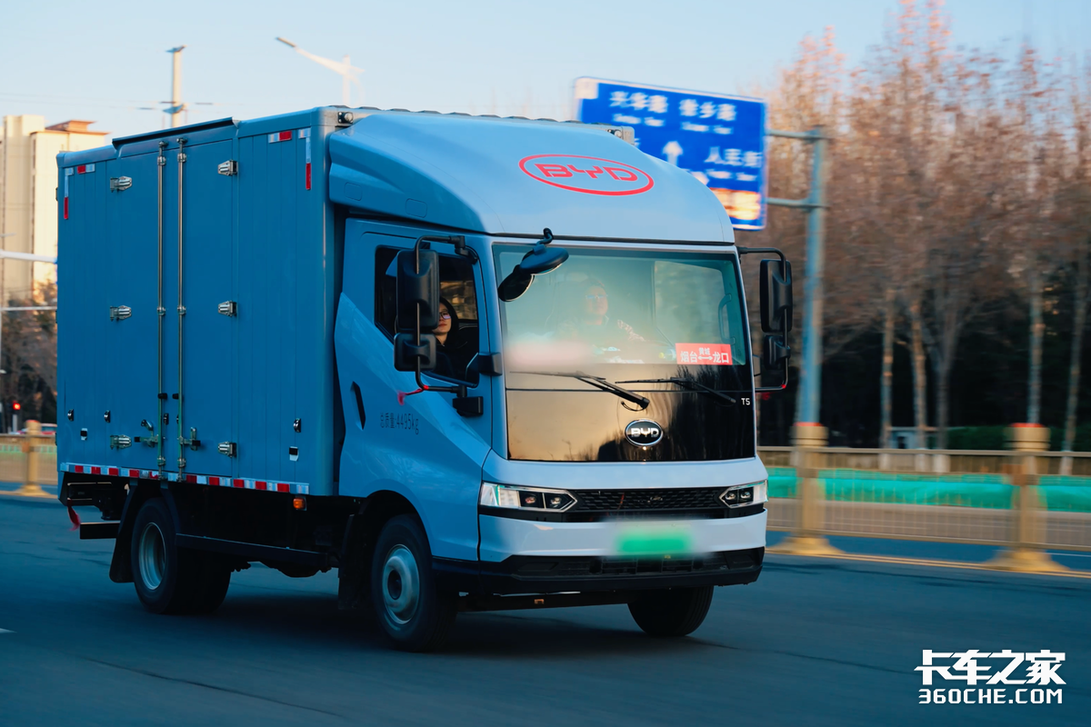 父子八年的运输路 比亚迪轻卡T5如何成为他们移动的办公室?
