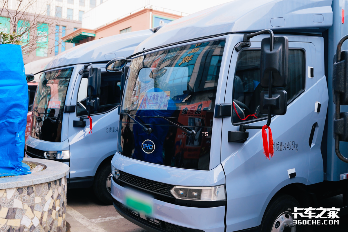 父子八年的运输路 比亚迪轻卡T5如何成为他们移动的办公室?