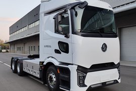 撞脸奔驰阿克托斯MP6 这台陕汽全新纯电牵引车奔里奔气