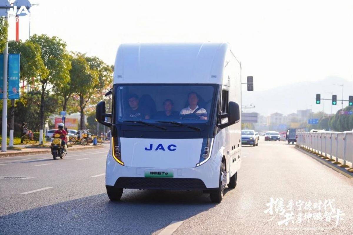 江淮1卡坤鹏ET9:三大细分市场的高效物流解决方案37aa3e2f54100d1b7c11a770bc7b6ea2