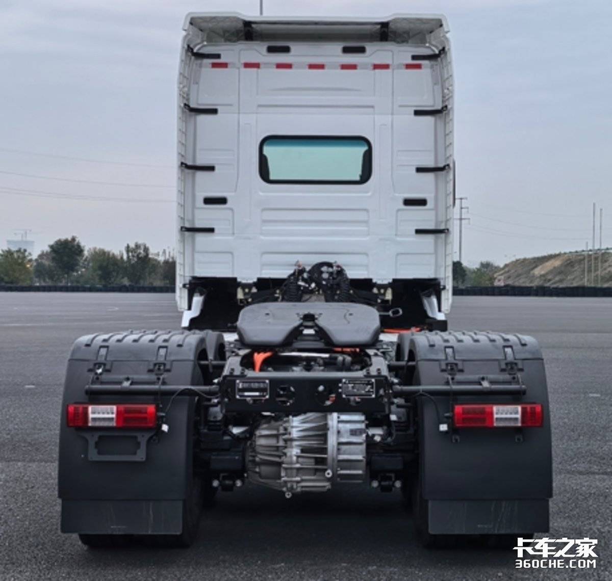 第402批公告亮点:陕汽新品亮相 东风解放都推智驾车型