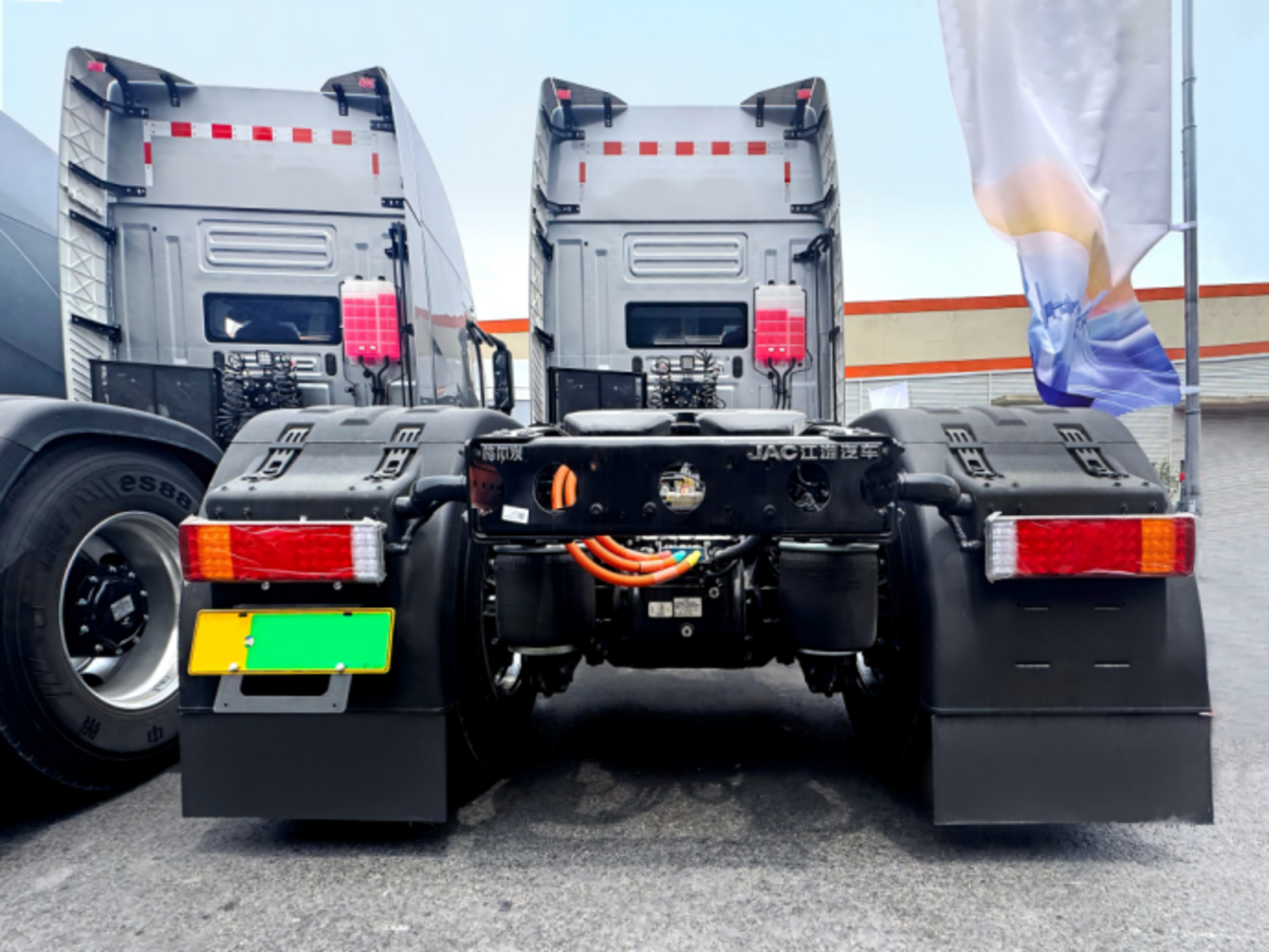 申通增购百台新能源重卡 时代电动分布式电驱在物流干线规模落地2(1)(1)