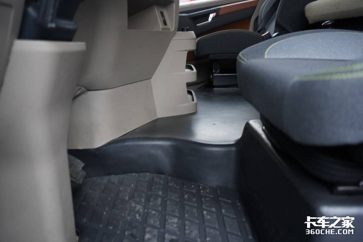 560马力燃气车 自重最低8.25吨 陕汽商用车新品德御Q500上线!