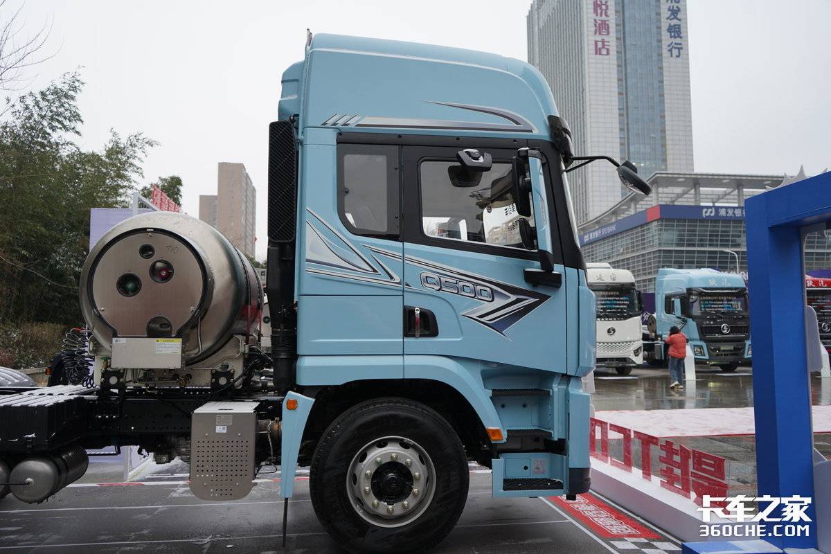 560马力燃气车 自重最低8.25吨 陕汽商用车新品德御Q500上线!