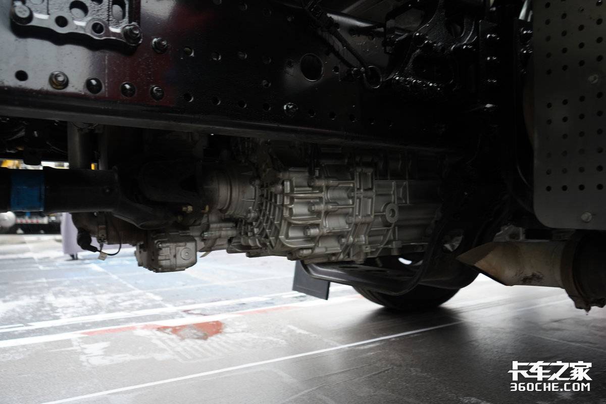 560马力燃气车 自重最低8.25吨 陕汽商用车新品德御Q500上线!