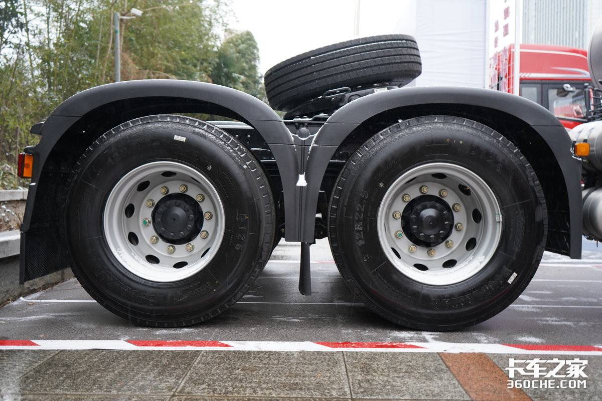 560马力燃气车 自重最低8.25吨 陕汽商用车新品德御Q500上线!