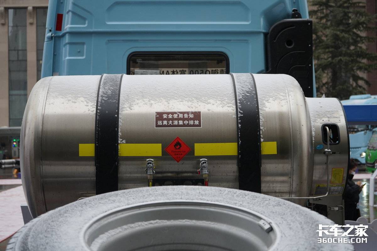 560马力燃气车 自重最低8.25吨 陕汽商用车新品德御Q500上线!