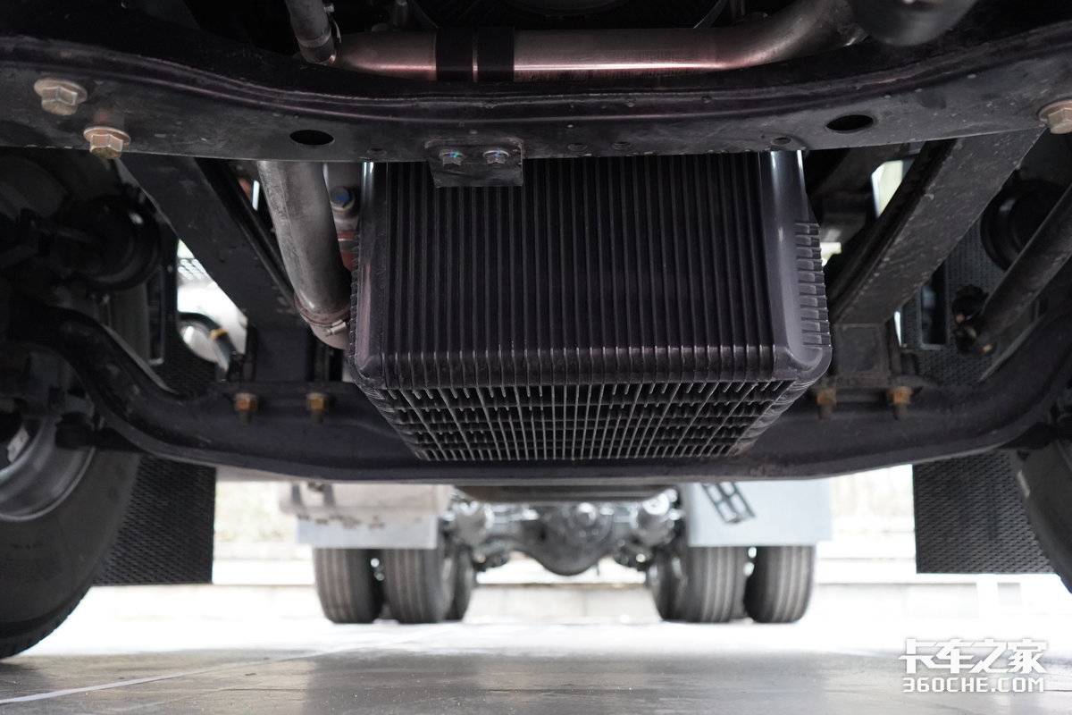 560马力燃气车 自重最低8.25吨 陕汽商用车新品德御Q500上线!