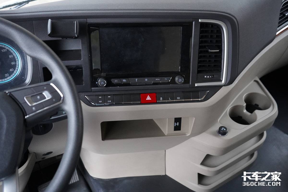 560马力燃气车 自重最低8.25吨 陕汽商用车新品德御Q500上线!