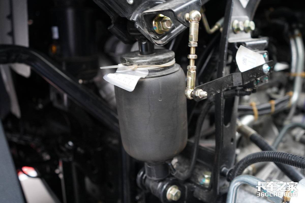 560马力燃气车 自重最低8.25吨 陕汽商用车新品德御Q500上线!