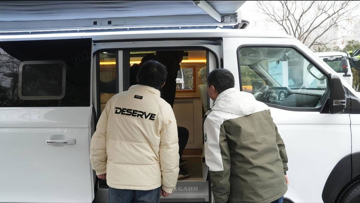 中国重汽轻型汽车专用车矩阵全擎亮相 多场景解决方案登陆随州