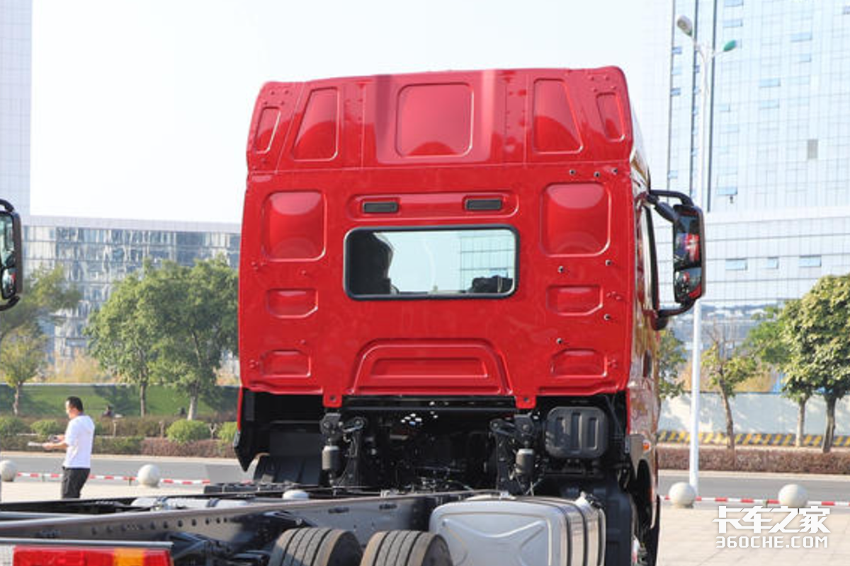 快递运输也可以更高效 更舒适 这台乘龙H7Pro就给了我们全新答案!