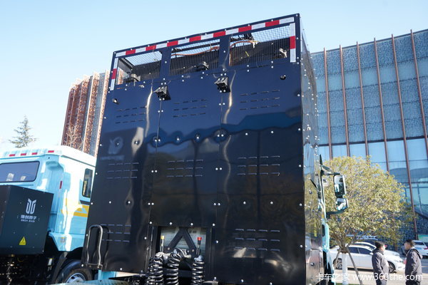 262度电池包+1640L储氢瓶 帝江Re系燃电牵引车续航超600公里