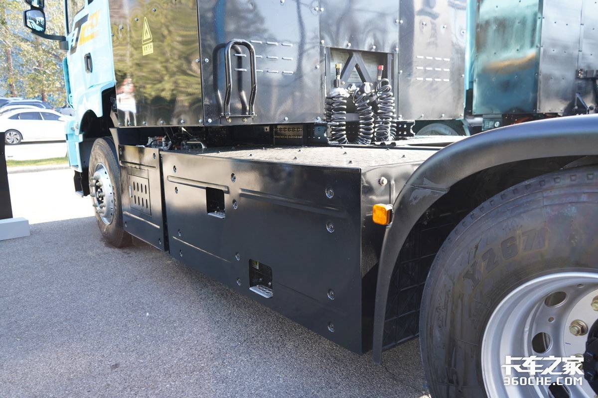 262度电池包+1640L储氢瓶 帝江Re系燃电牵引车续航超600公里