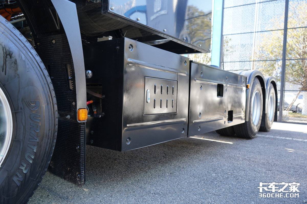 262度电池包+1640L储氢瓶 帝江Re系燃电牵引车续航超600公里