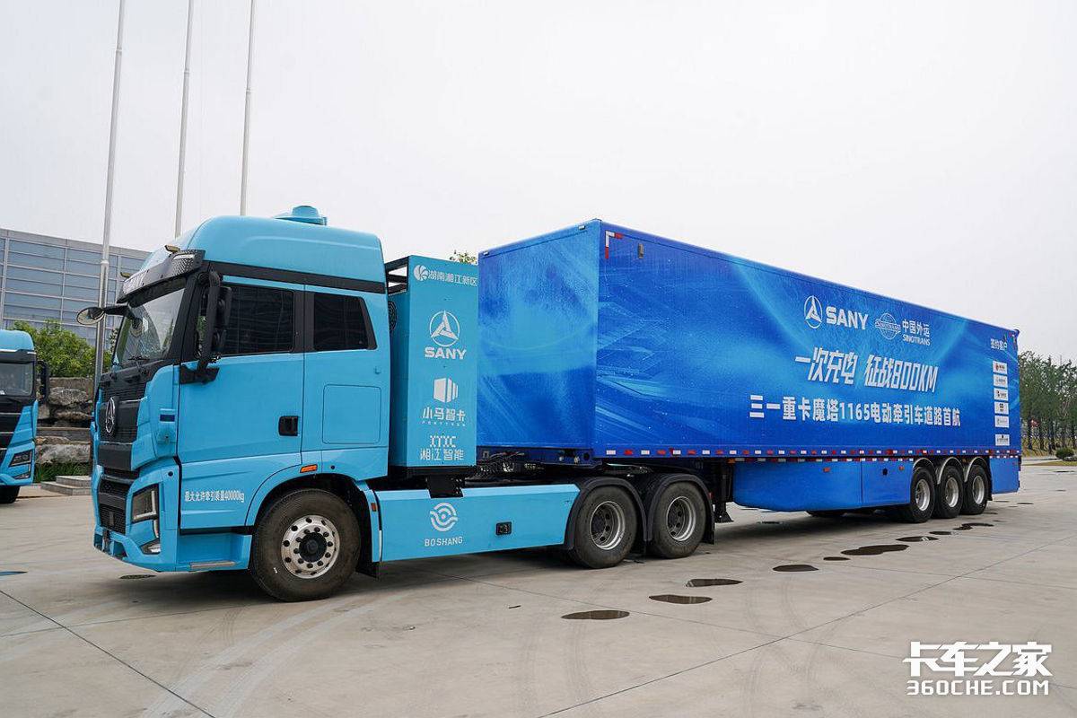 引擎轰鸣辞旧岁 万马奔腾迎新春 卡车之家祝福广大卡友新年快乐