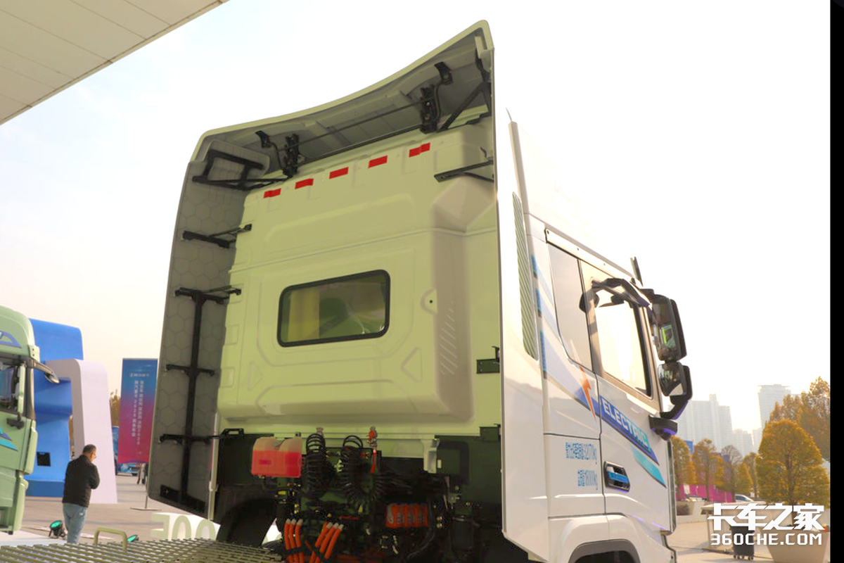 续航轻松突破400+ 马力800+ 这台陕汽G6000E真能干长途!