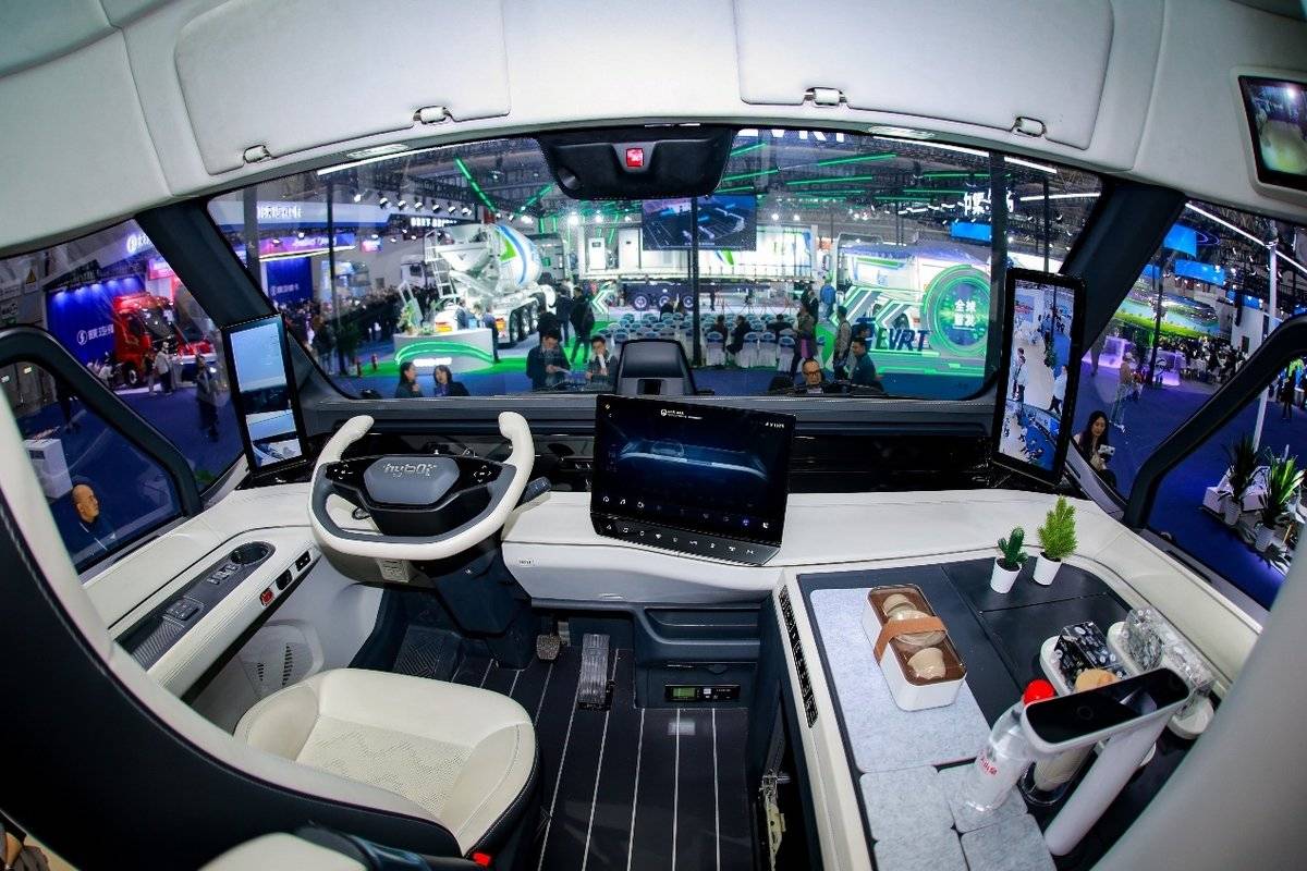 划时代!特斯拉Semi量产引爆千亿赛道 2026年智能重卡激战在即