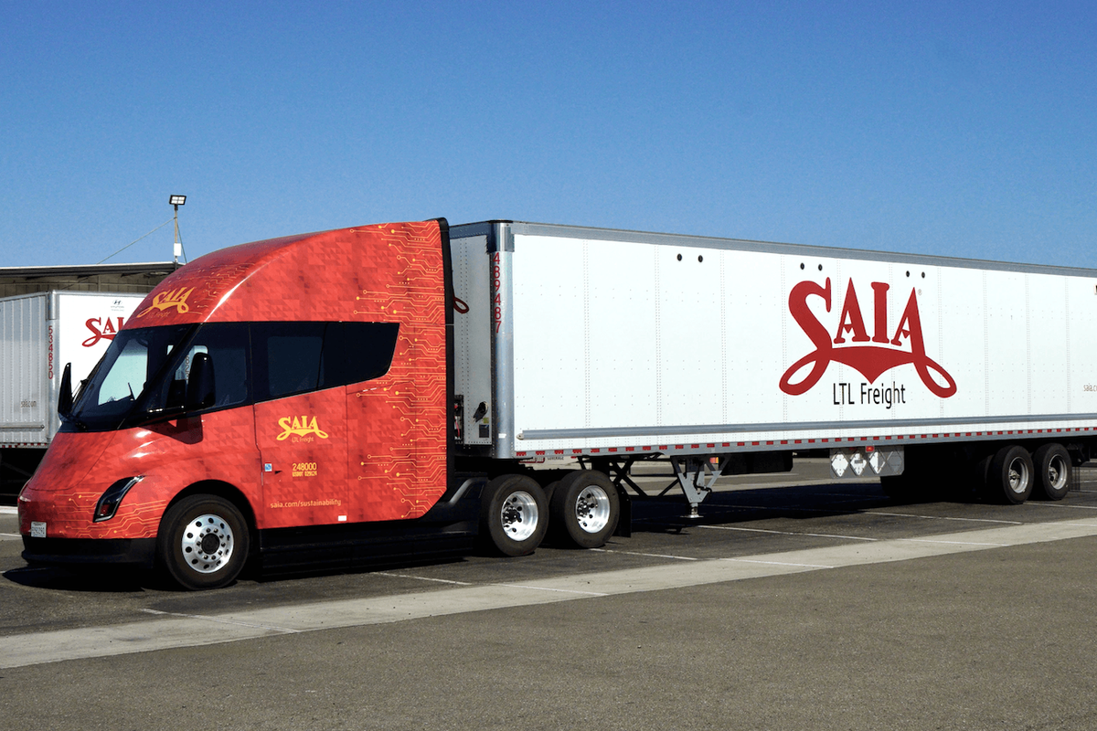 划时代!特斯拉Semi量产引爆千亿赛道 2026年智能重卡激战在即