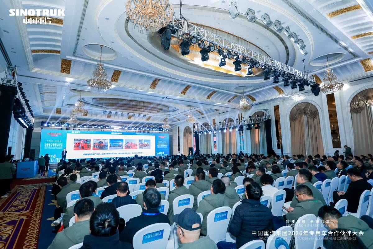 划时代!特斯拉Semi量产引爆千亿赛道 2026年智能重卡激战在即