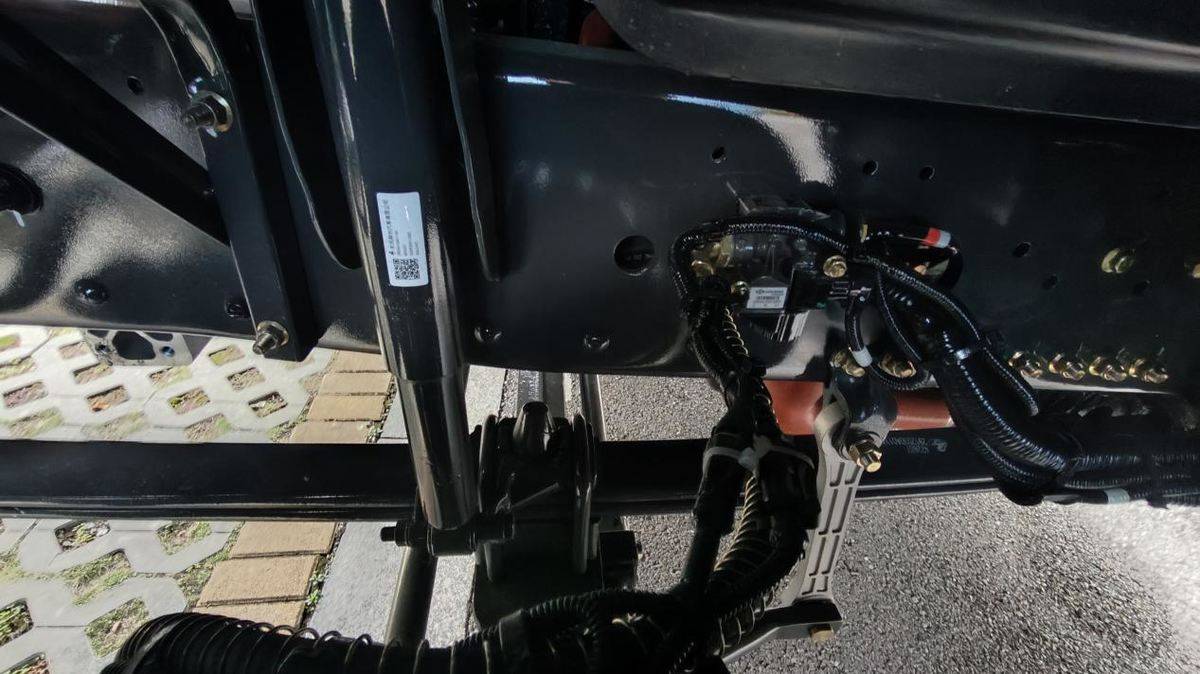 乘龙H7 Pro LNG牵引车：干线创富利器 全维优势护航每一程IMG20251222101405