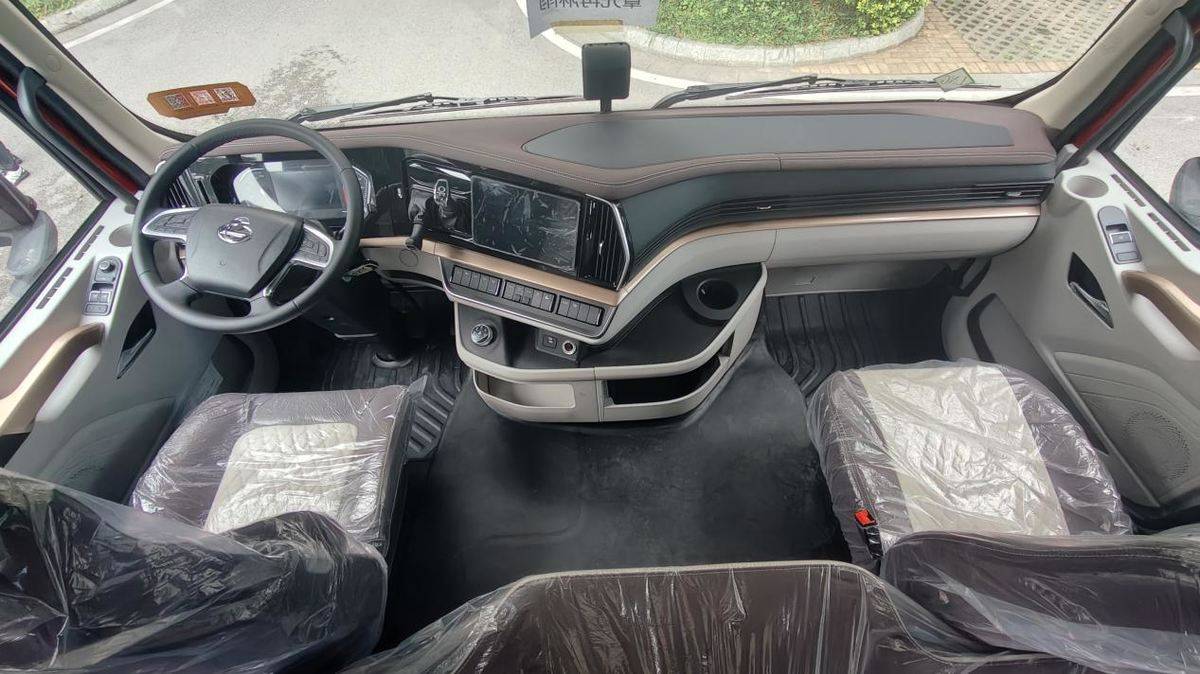 乘龙H7 Pro LNG牵引车：干线创富利器 全维优势护航每一程IMG20251222101514